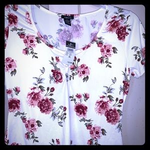 Crop white shirt with Flowers